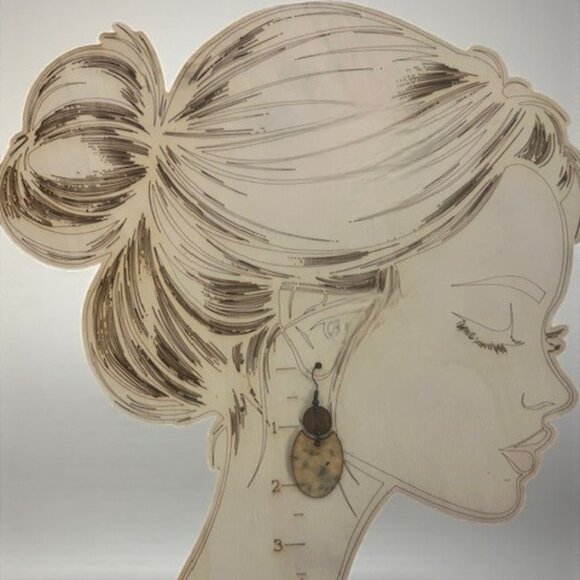 Elegant Floral Patterned Earrings - Picture 2 of 3